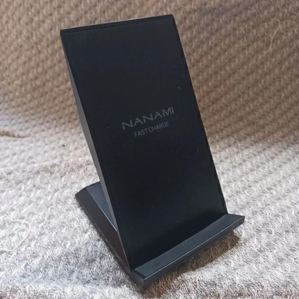 Nanami Qi Certified Wireless Charging Stand